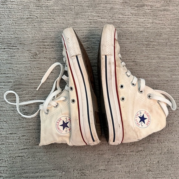 White Converse | Size 6 - Picture 1 of 2